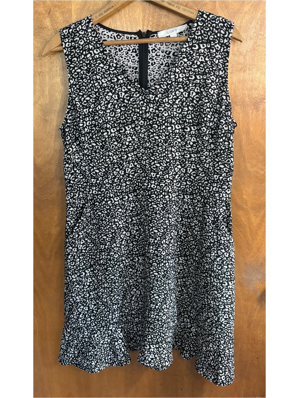 Loft Black & White Leopard Print Ruffle Hem Dress 14 Office Work Career V-Neck